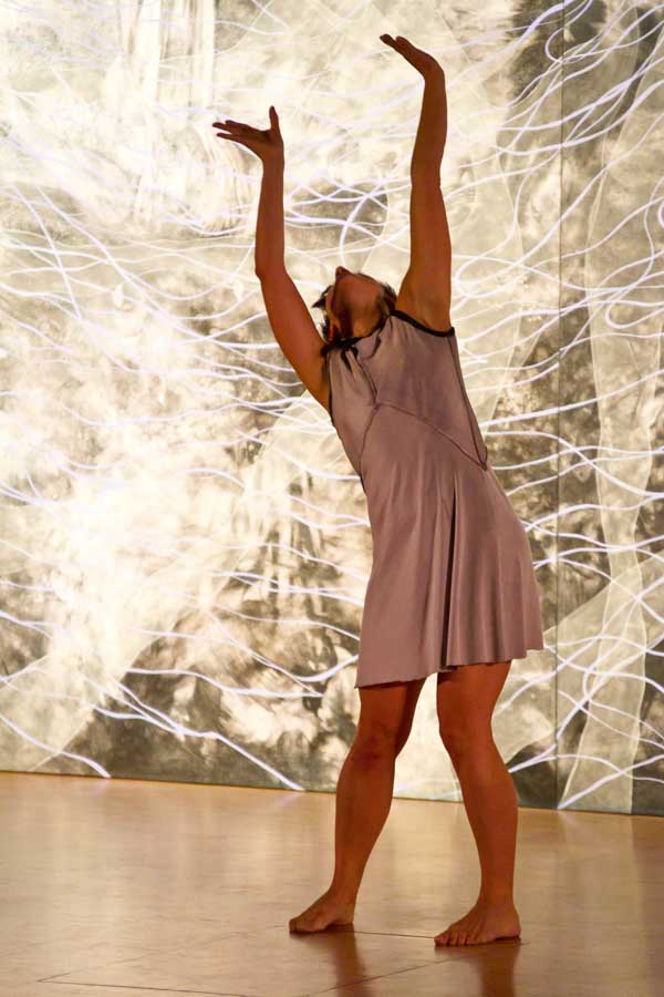 cristina-cocco-eventi-spettacolo-multimediale-levitazioni-centro-culturale-altinate-2011-performer-e-coreografa-margherita-pirotto
